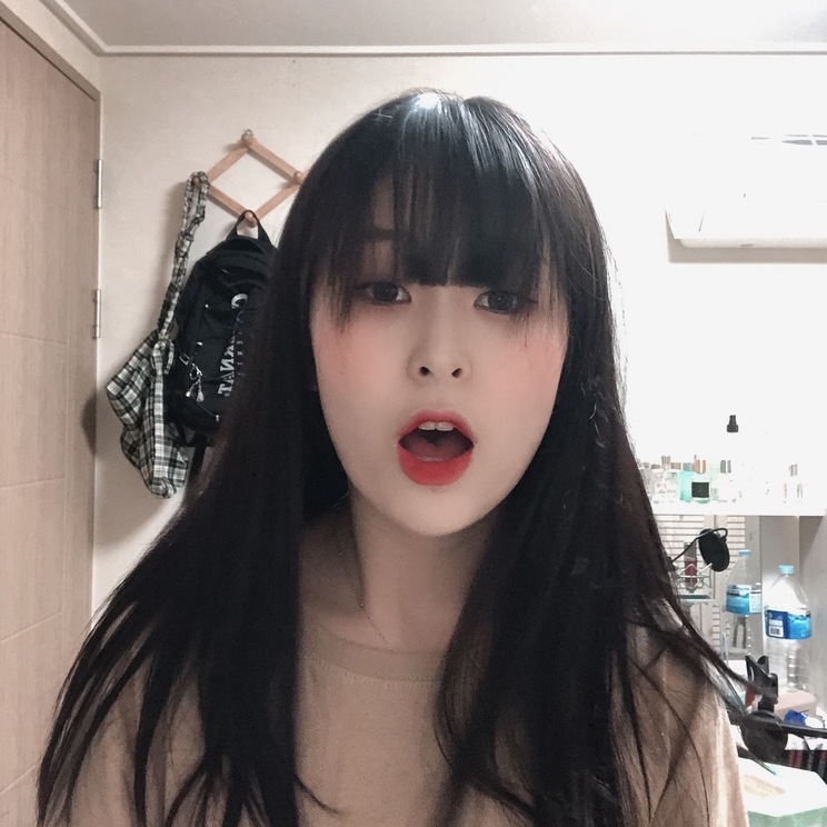 すごい!!! 
今日バレンタインデーですね!! 
知らなかった-😂
友達が今日デートがあるそうで、
”せっかく日曜日なのに私と遊んでよ—“
と言っちゃいました!!! ww
私、空気読めない友達だったなぁ-
みなさん happy Valentine -! 🥰